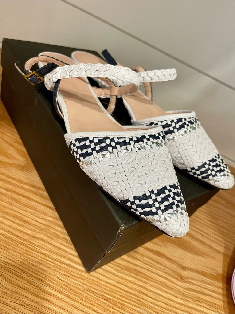 Gorgeous leather Jcrew sling back sandals 9.5 - Picture 2 of 6